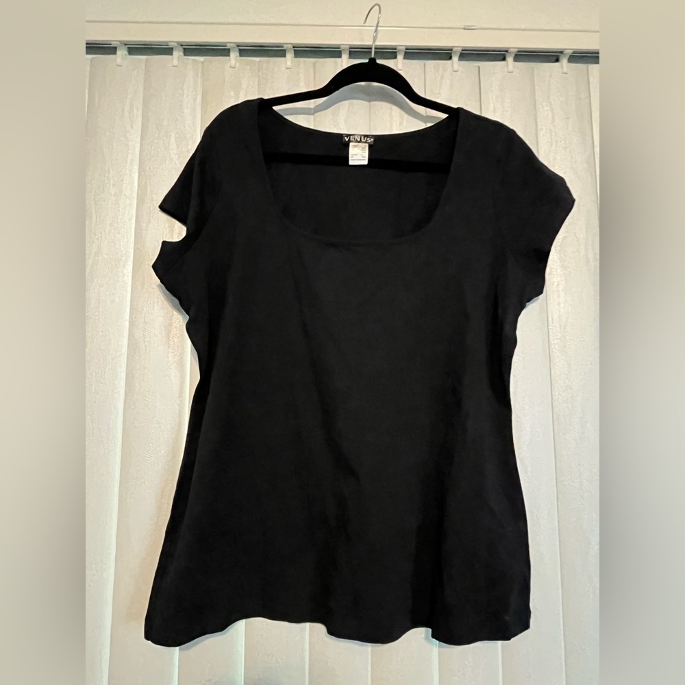 Women's Black basic tee